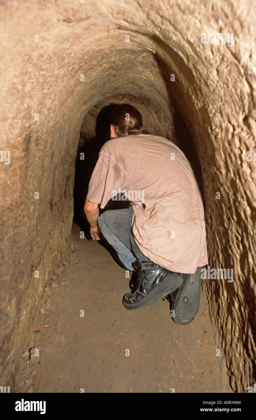 Tunnel underground saigon vietnam krieg Fotos und Bildmaterial in