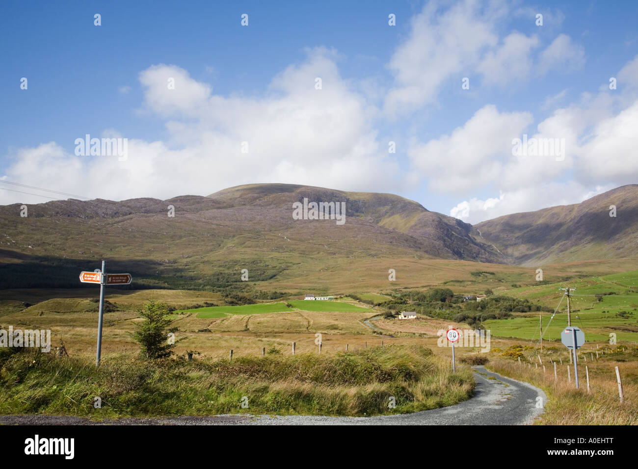 Coomcallee Berg und Kerry Way Langstrecken Fußweg Zeichen Posten Sneem County Kerry südlichen Irland Irland Stockfoto
