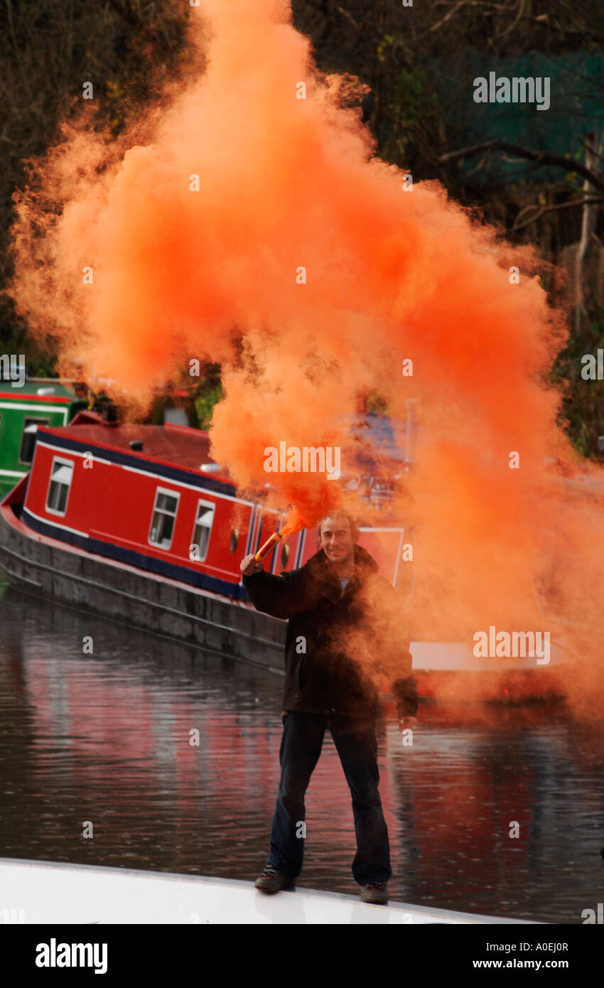 Protest gegen Kürzungen auf den Wasserstraßen am Grand Union Canal Rickmansworth UK 2006 Stockfoto