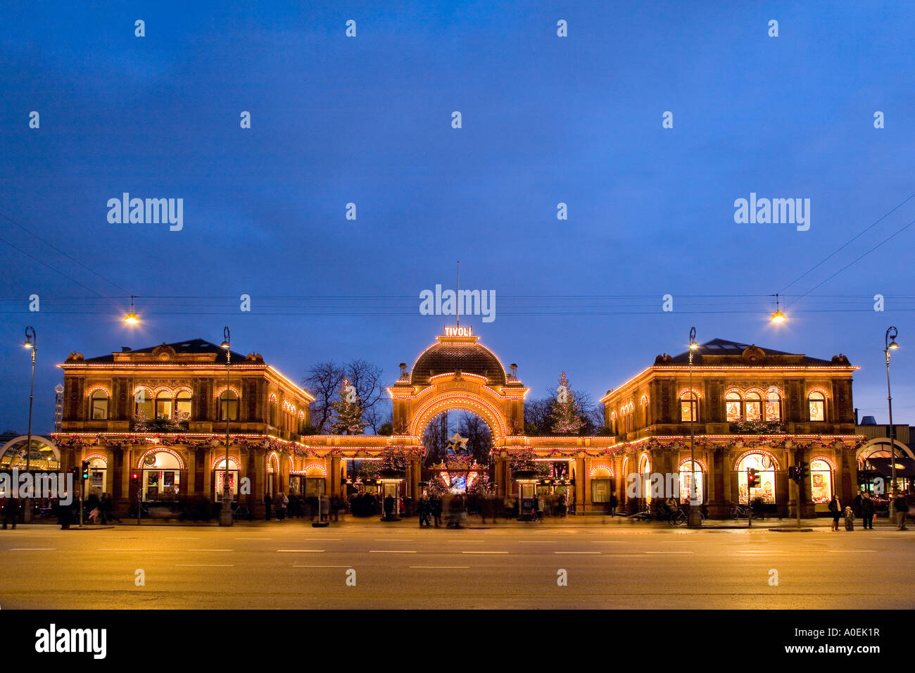 Weihnachten gekleidet Eingang zum Garten Tivoli in Kopenhagen Stockfoto