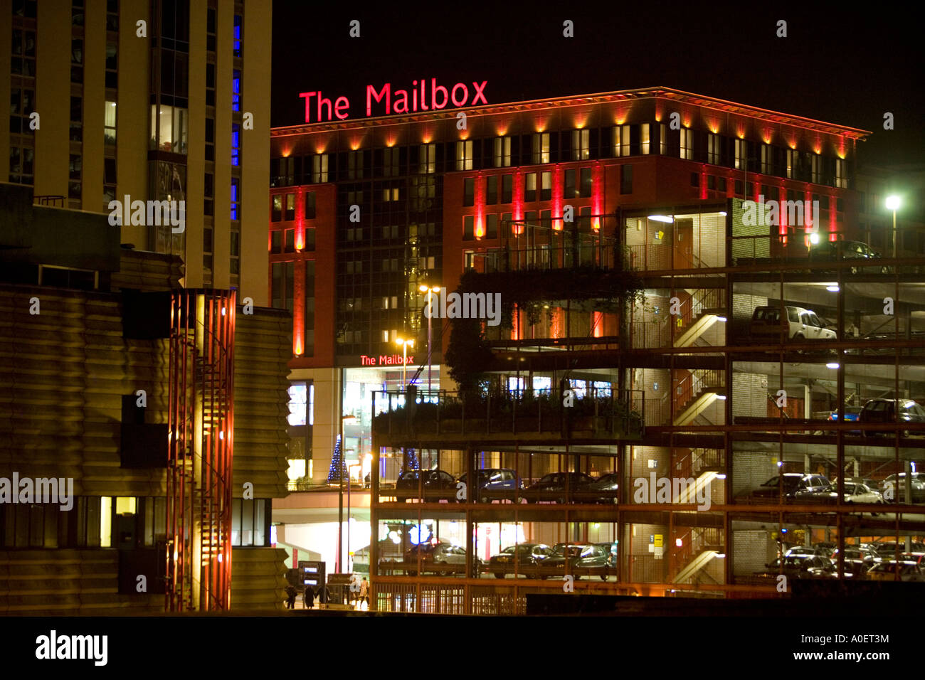 Der Postfach-Geschäftshaus in Birmingham UK A Multi Etagen Parkplatz ulica Brunel steht im Vordergrund Stockfoto