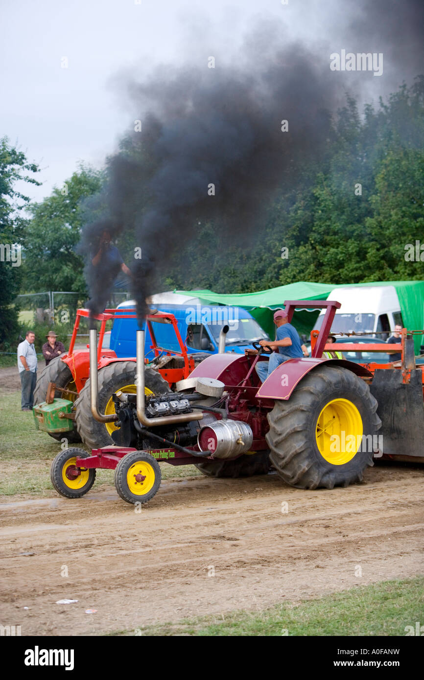 Traktor pulling Veranstaltung bei einer Landwirtschaftsausstellung in England Stockfoto