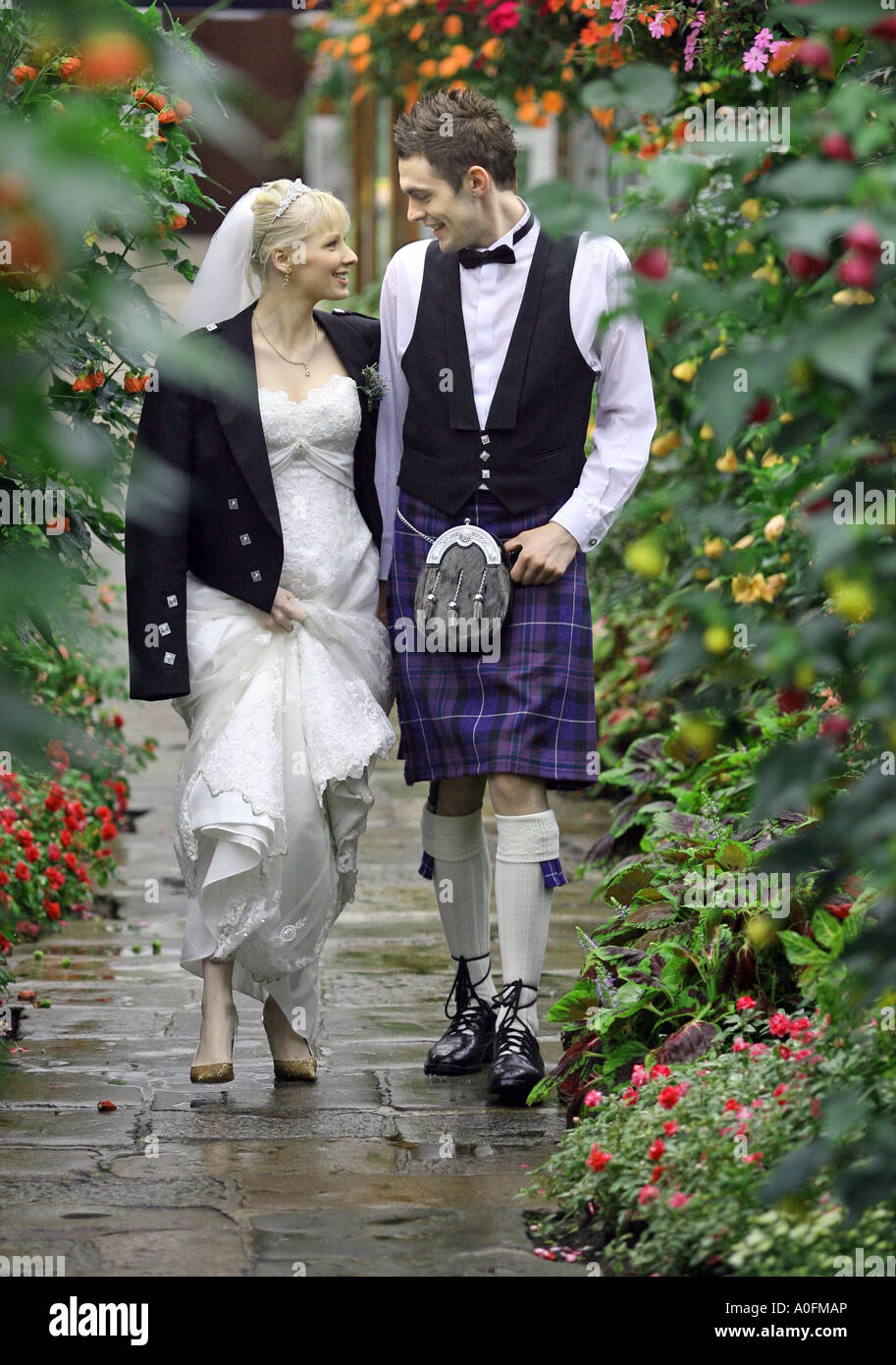 jungen schottischen paar am Tag ihrer Hochzeit Stockfoto