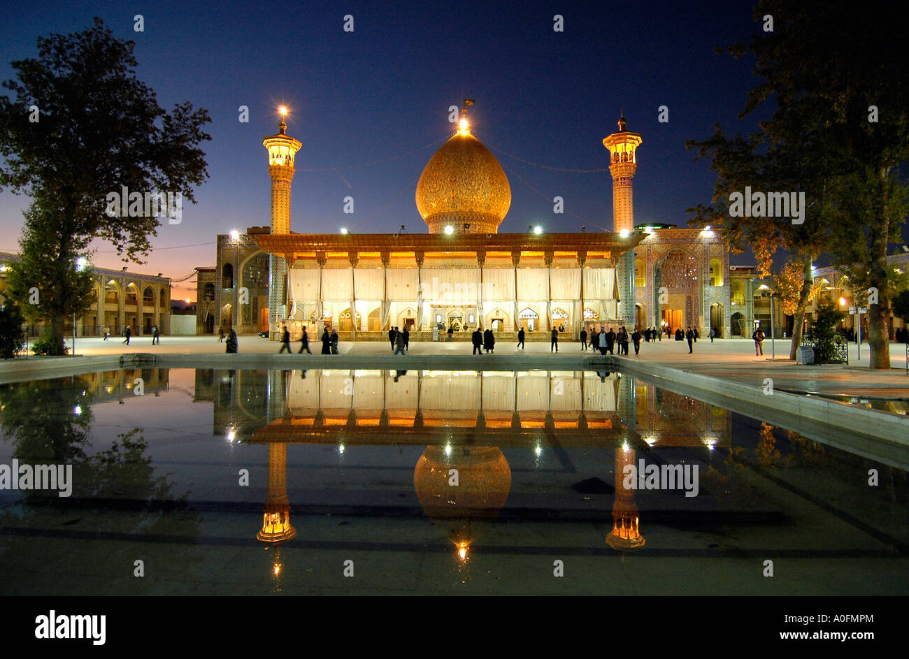 Das Shah-e Cheragh, einen heiligen muslimischen Shia Schrein architektonisches Wahrzeichen in Shiraz, Iran. Stockfoto