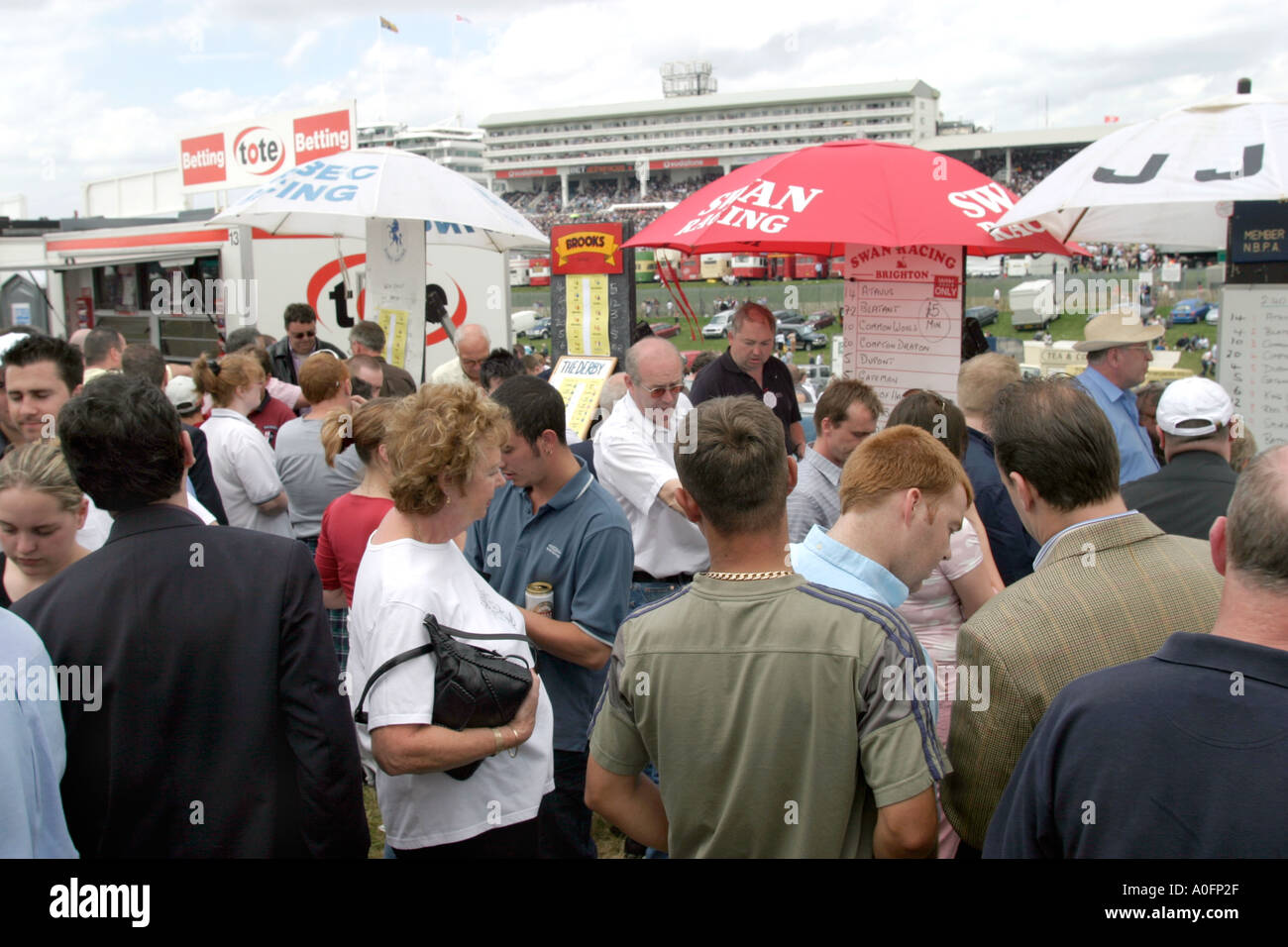 Buchmacher die Wetten auf den Ausgang des DERBY Epsom Downs UK Stockfoto