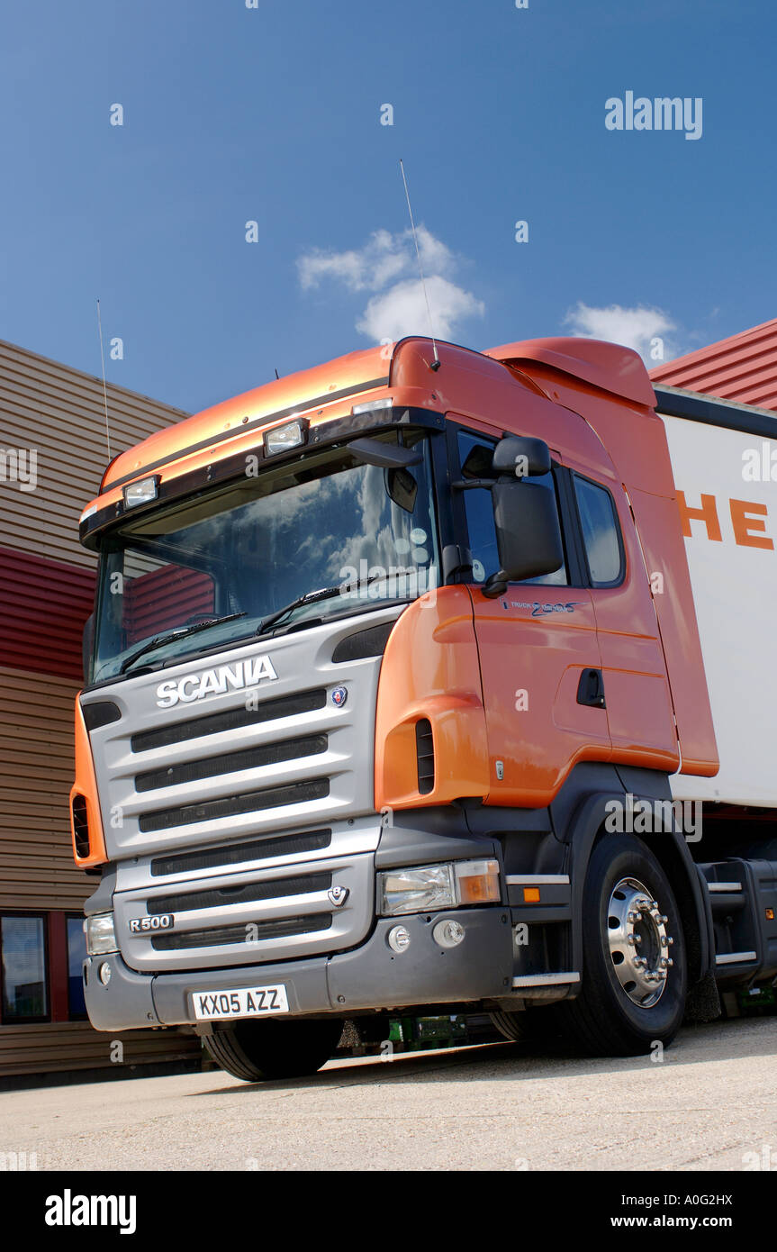 Kabine eines Scania r500 V8 artikuliert LKW auf ein Distributionszentrum im Vereinigten Königreich Stockfoto