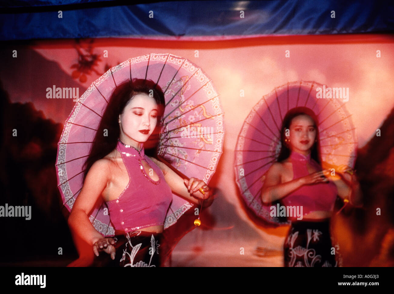 Jangtse, Chongqing, China - Tänzer an Unterhaltung Haltestelle für Kreuzfahrtschiffe in der drei-Schluchten Stockfoto