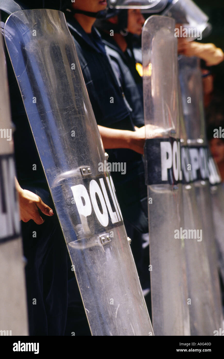 Riot shield -Fotos und -Bildmaterial in hoher Auflösung – Alamy