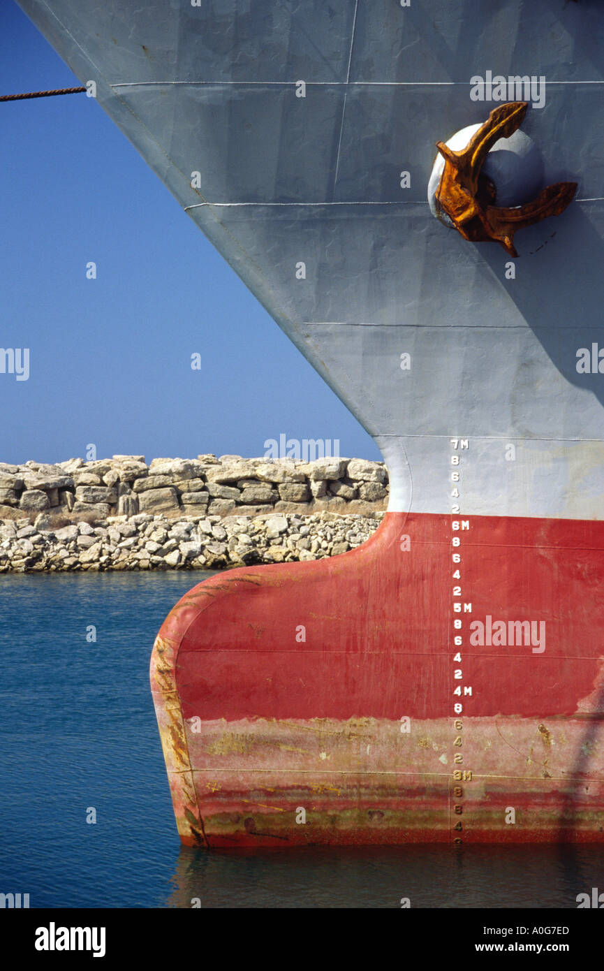Anzeige der Plimsoll Marken und Entwurf Markierungen auf einer ausländischen Frachtschiff Stockfoto