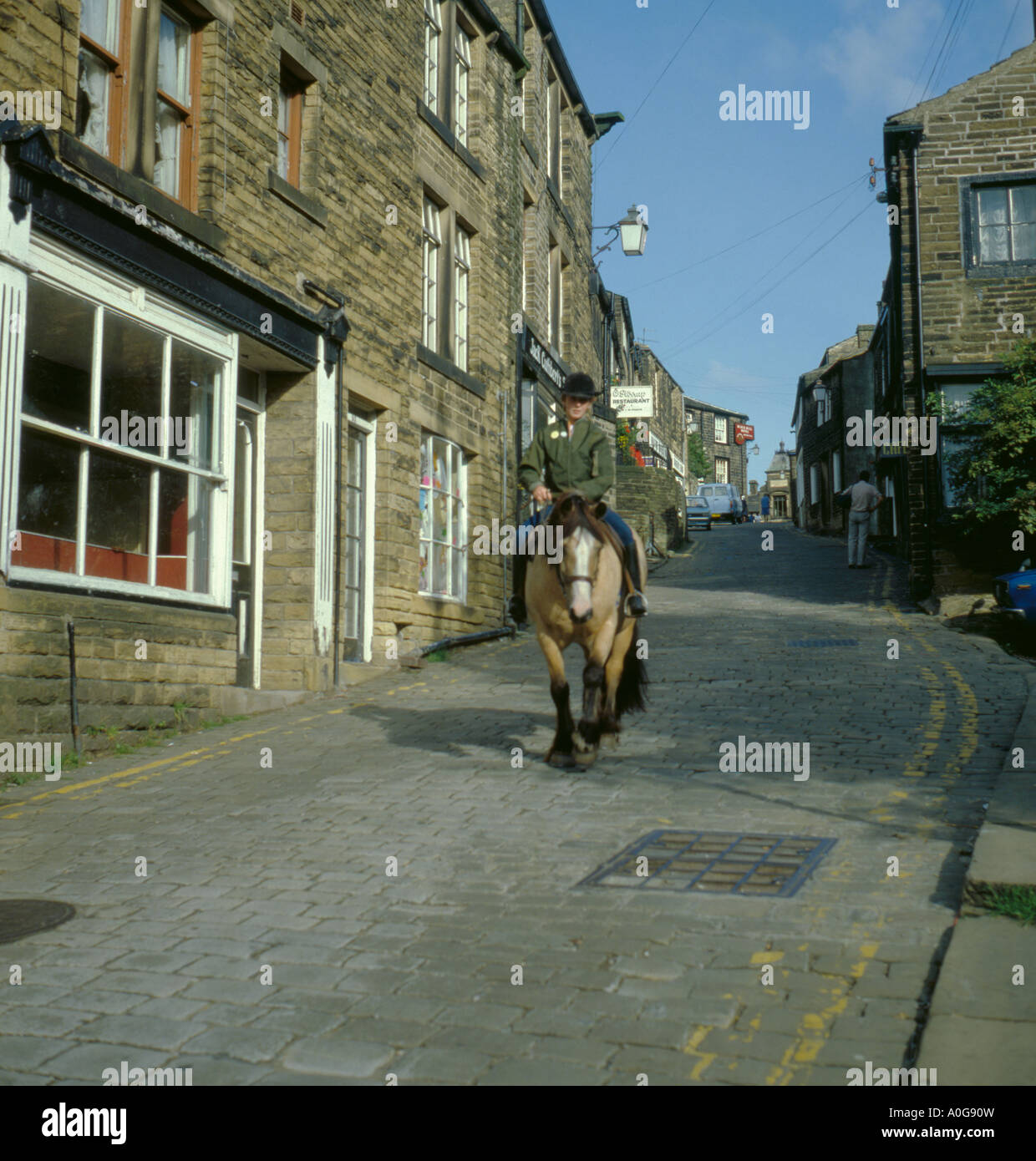 Die Main Street, Blick nach Norden, Haworth, West Yorkshire, England, UK Stockfoto