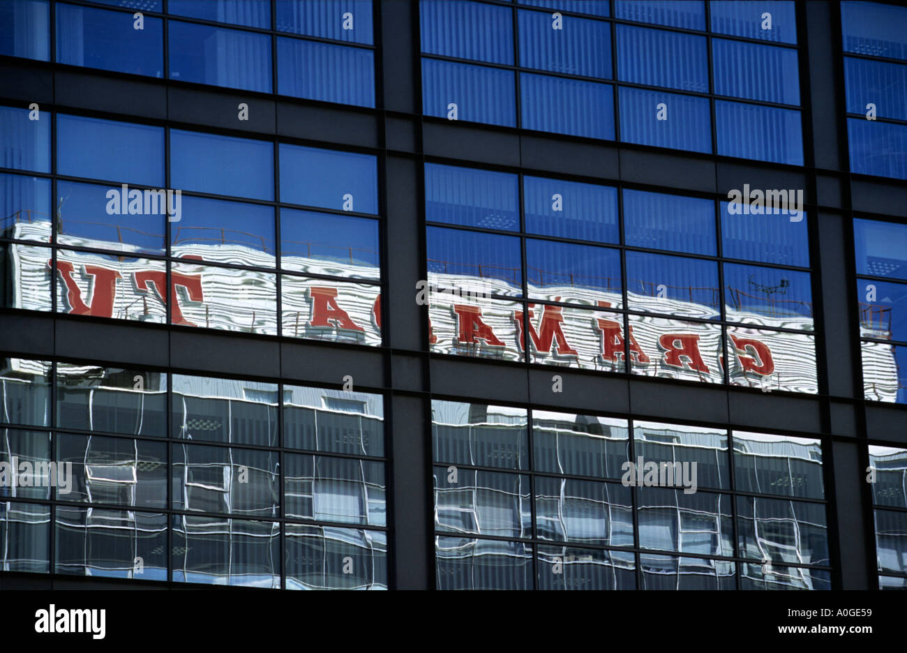 Reflexion von Granada TV Studios Manchester Stockfoto