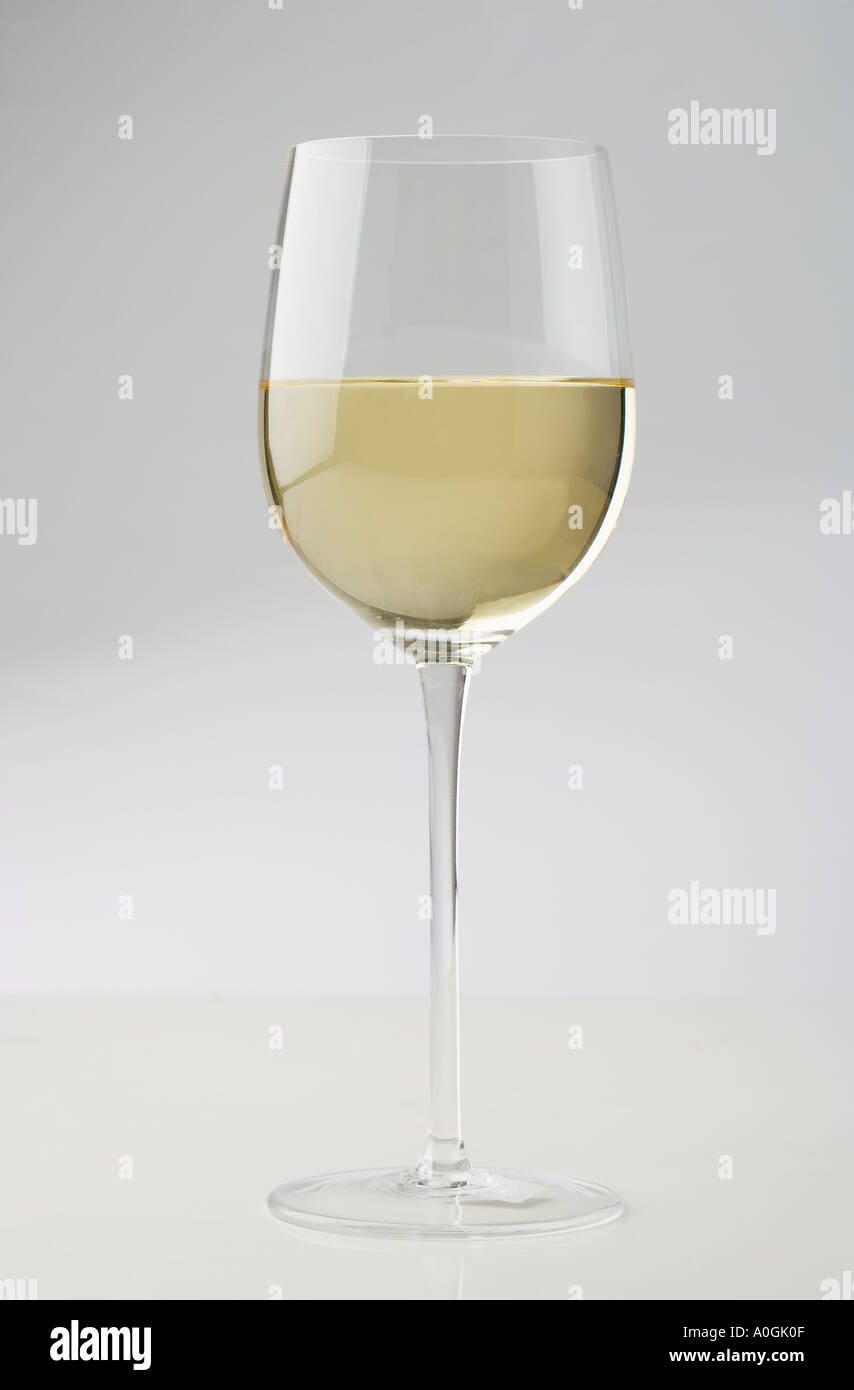 Einziges Glas Weißwein Stockfoto