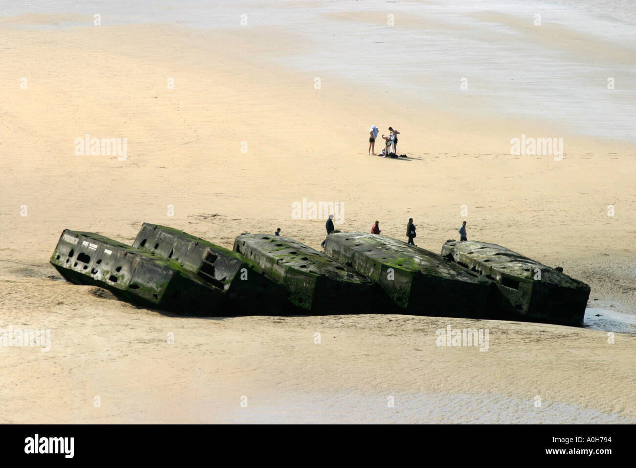 Teil des künstlichen Hafens Mulberry B erstellt von den Briten am goldenen Strand zu Beginn des D-Day Landung in der Normandie Frankreich Stockfoto