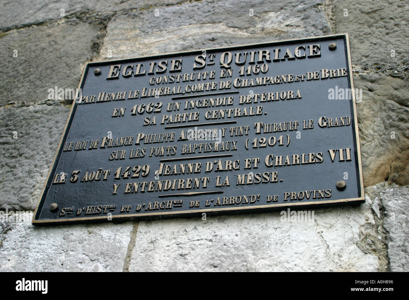 Gedenktafel an der Wand der Eglise Saint Quiriace Provins Ile de France Stockfoto