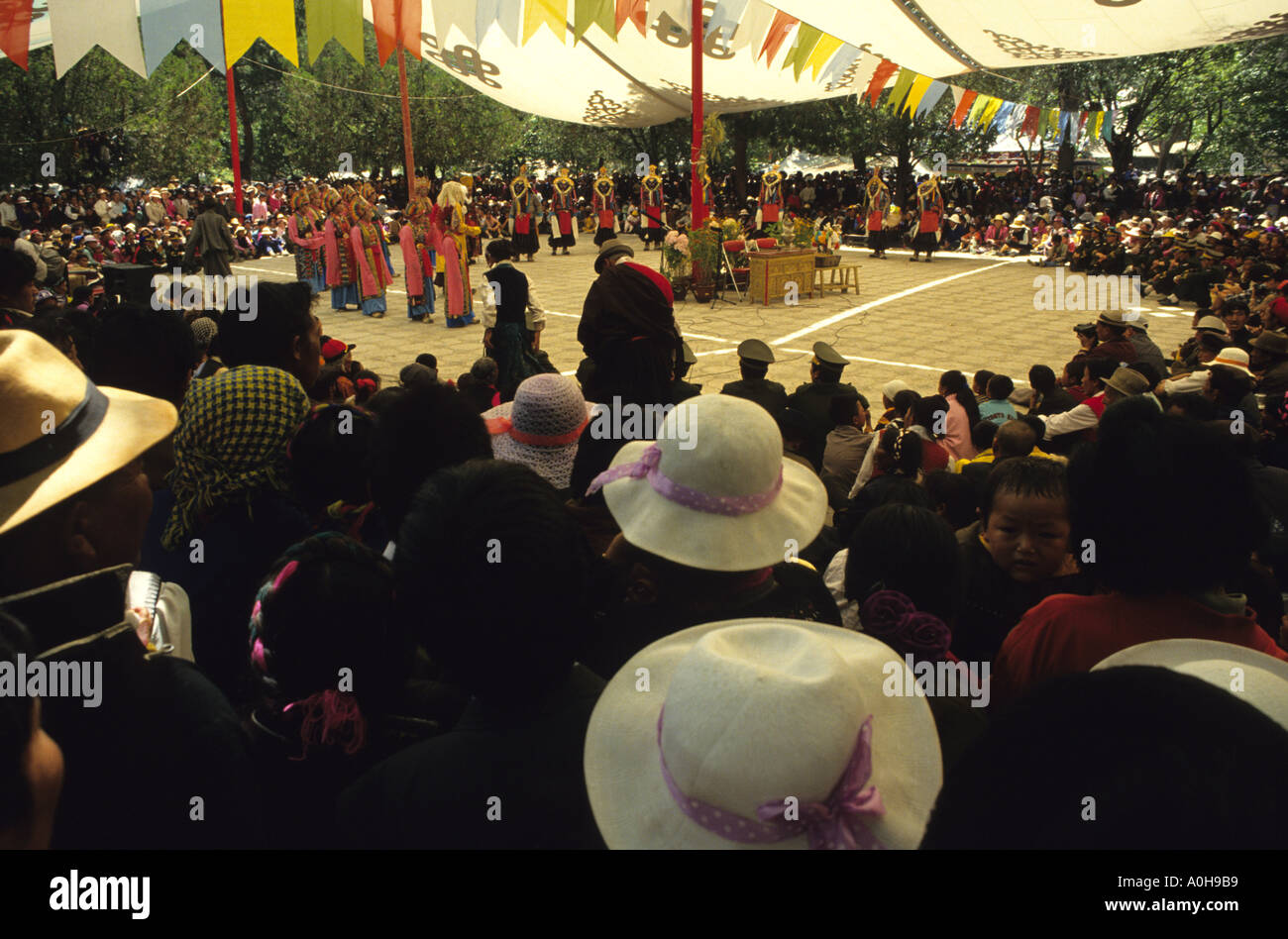 Tibetische Theatergruppe bei Jockang, Norpulingkha, Lhasa, Tibet, China Reisen Stockfoto