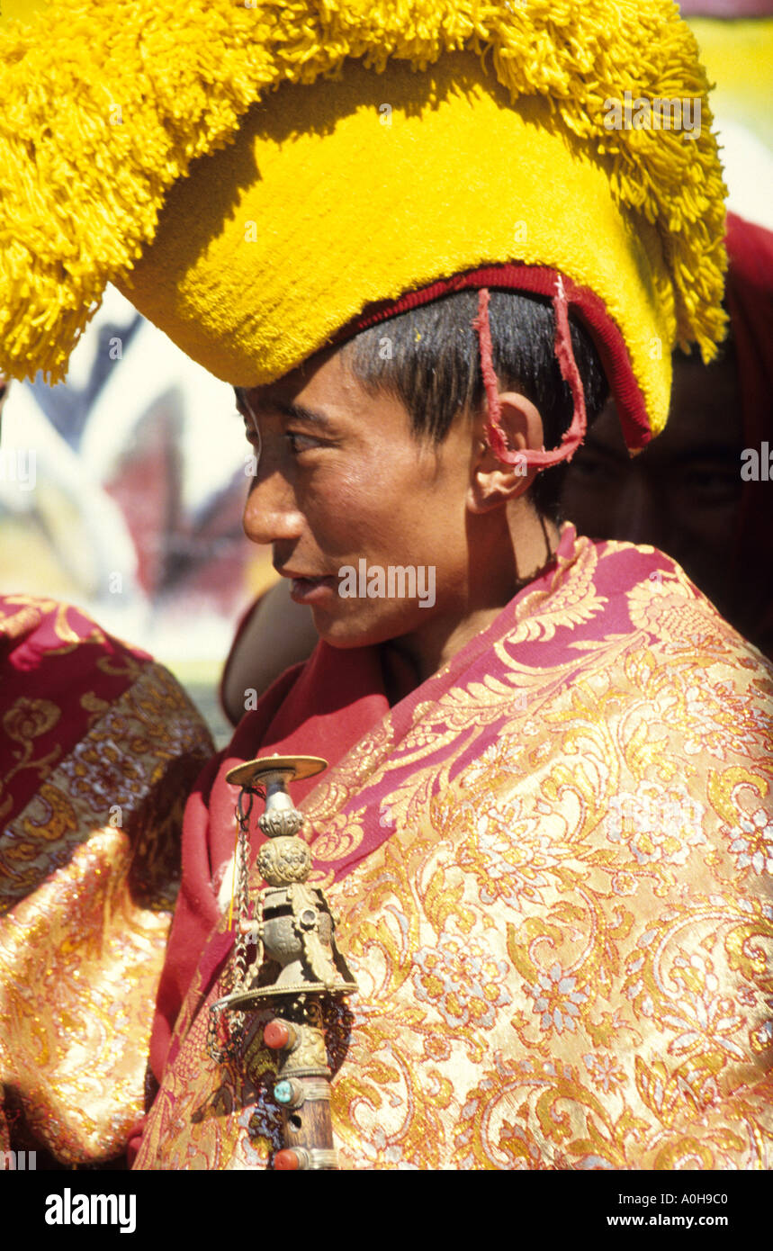 Gelben hüten Bon Mönch beim Festival in Tibet Stockfoto