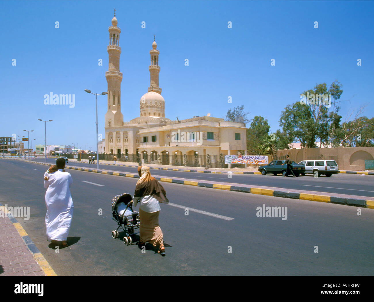 Gebete gehen zur Moschee in Hurghada Ägypten Stockfoto
