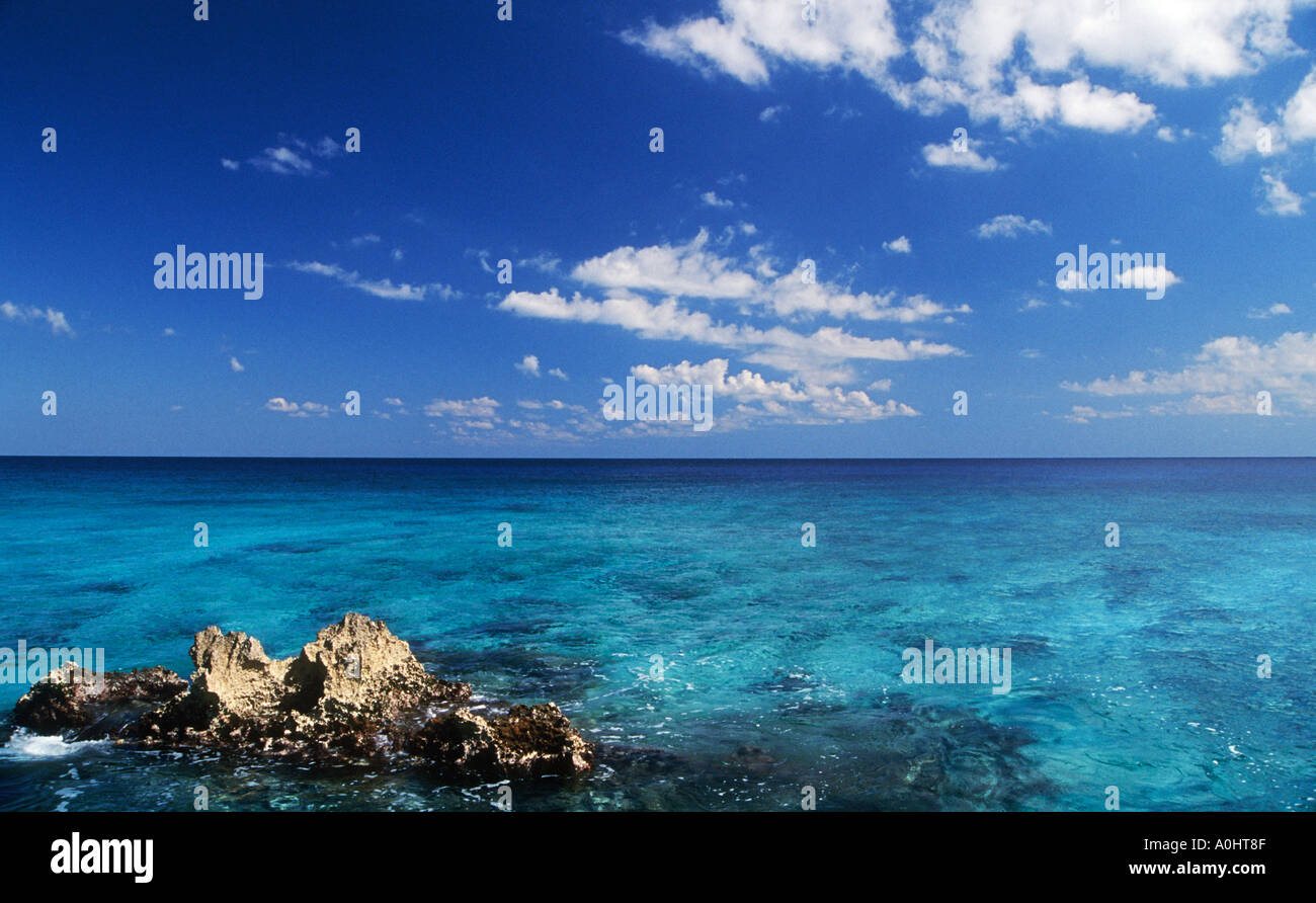 türkisblaue Meer Grand Cayman BWI Stockfoto