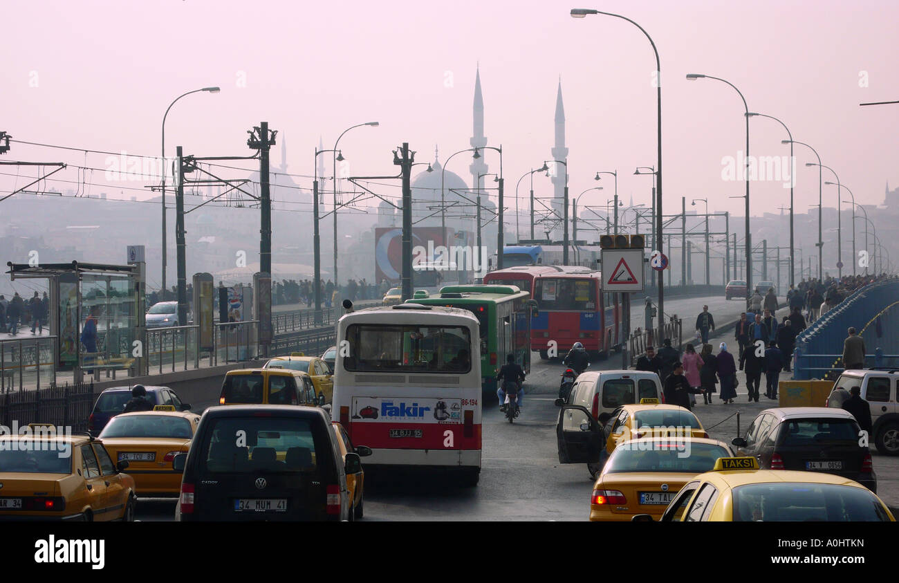 Türkei Land Istanbul Zentrum Straßenbrücke Stadtverkehr Stockfoto