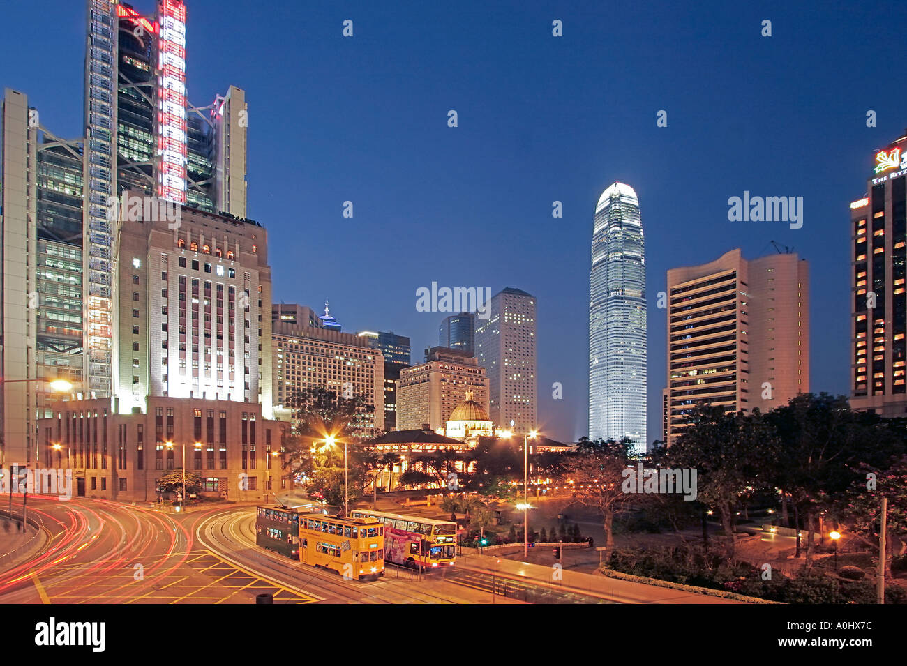 China Hong Kong Central Skyline HKSB International Finance Centre 2 IFC2 Straßenbahn Stockfoto