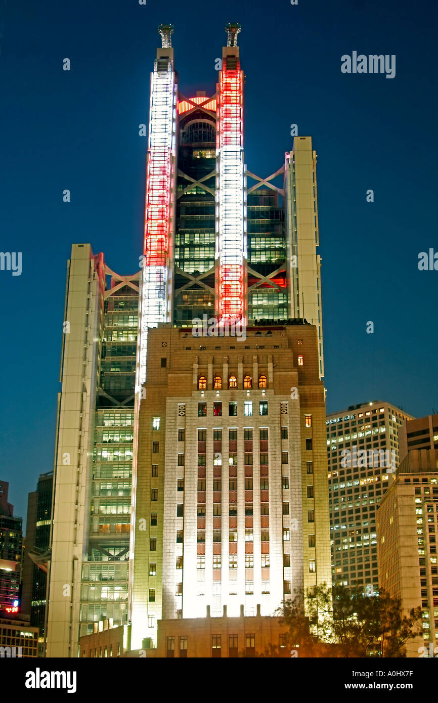 China Hong Kong Skyline Hong Kong Shanghai Zentralbank bunt beleuchtet bei Nacht Stockfoto