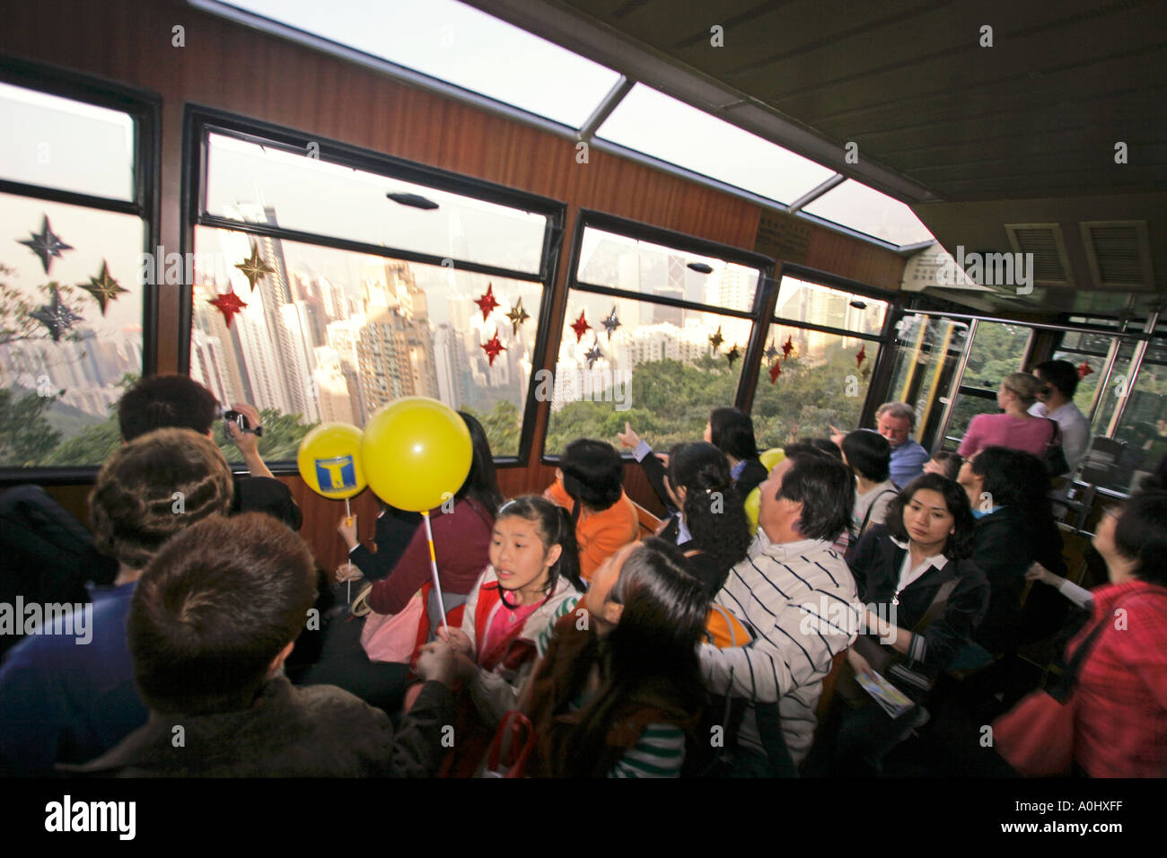 China Hong Kong Island Peak Tram asiatische Touristen Skyline Stockfoto
