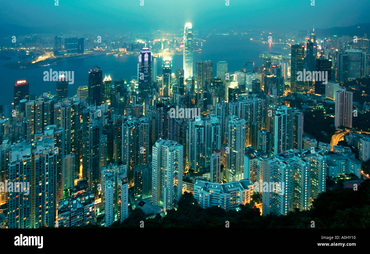 China Hong Kong Insel Victoria Peak anzeigen Punkt Skyline in der Dämmerung Stockfoto