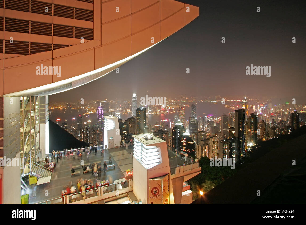 China Hong Kong Insel Victoria Peak Tower Punkt Skyline Personen Panorama anzeigen Stockfoto