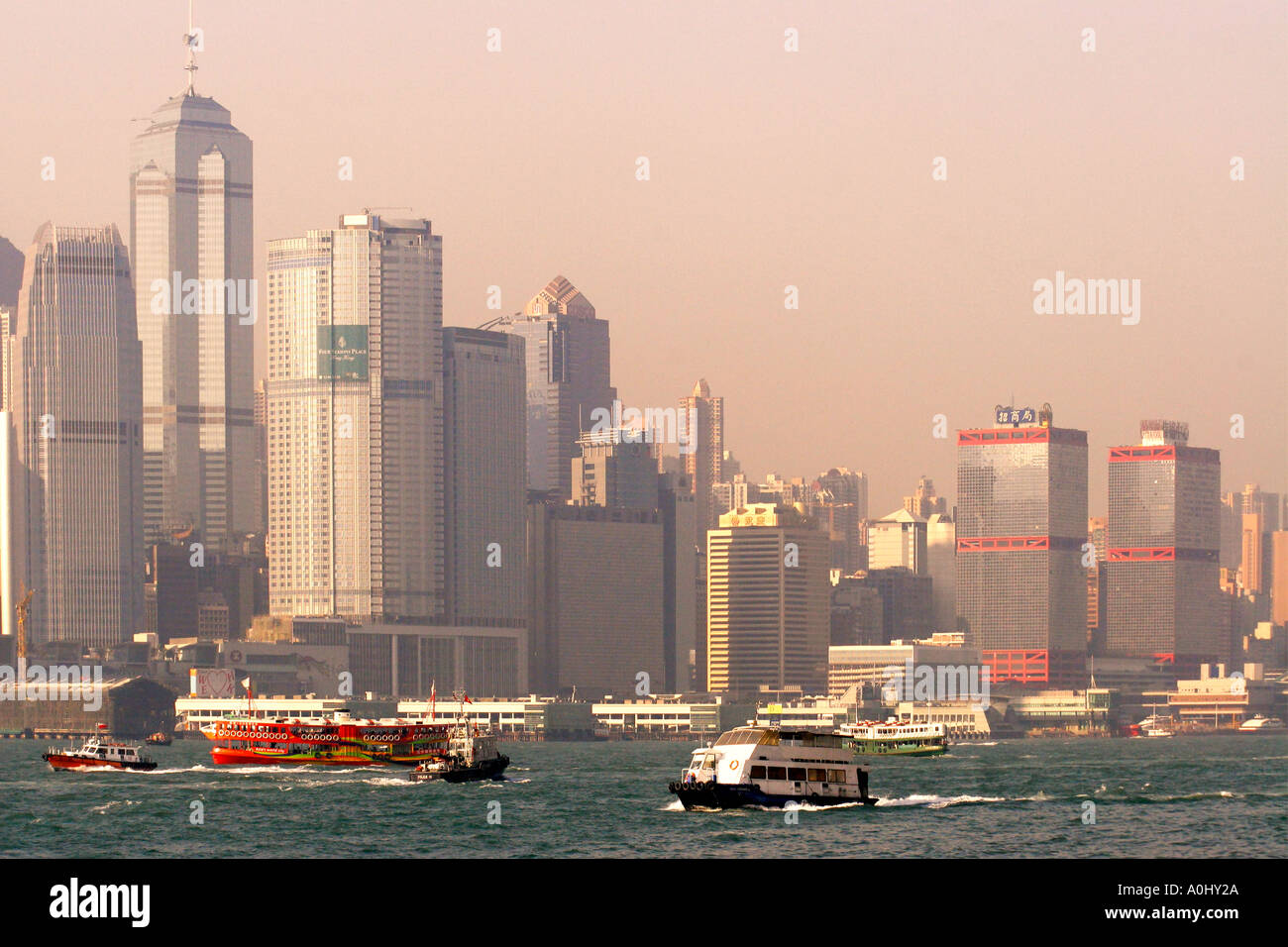 China Hong Kong Star Ferry Skyline Hong Kong Insel zentralen Geschäfts- und Bankenviertel Wolkenkratzer Stockfoto