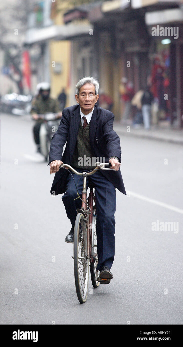 Eine ausgezeichnete Radfahrer in Hanoi, der Hauptstadt von Vietnam Stockfoto