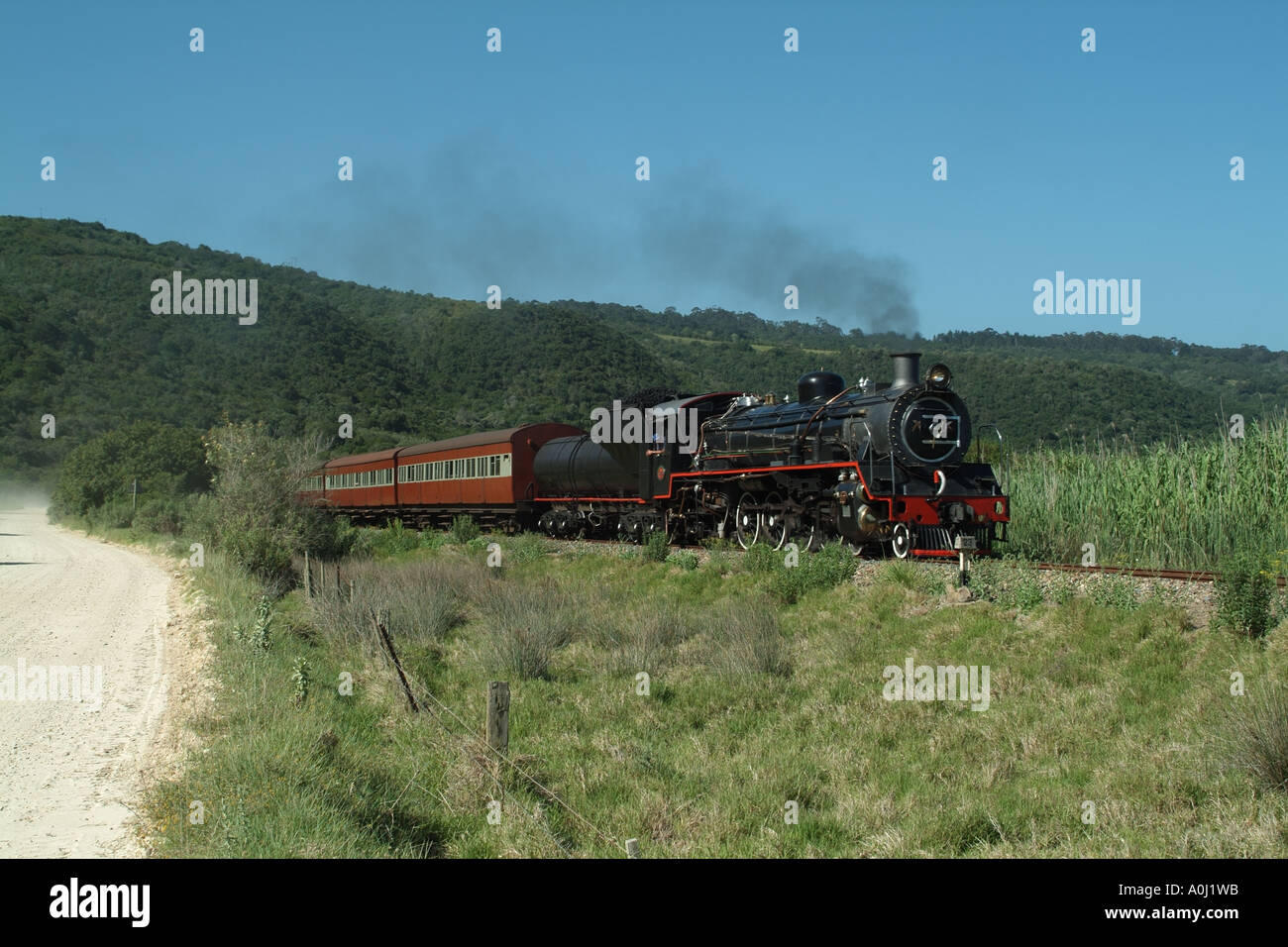 Der Outeniqua Choo-Tjoe Dampfzug Annäherung an die Stadt Wilderness western Cape Südafrika RSA Stockfoto