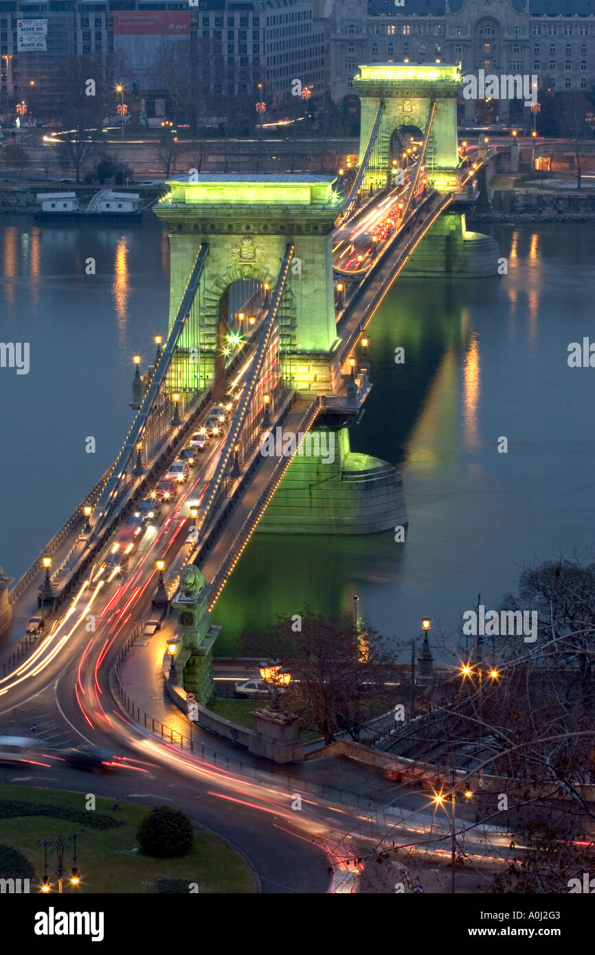 Kettenbrücke in der Abenddämmerung, Budapest. Stockfoto