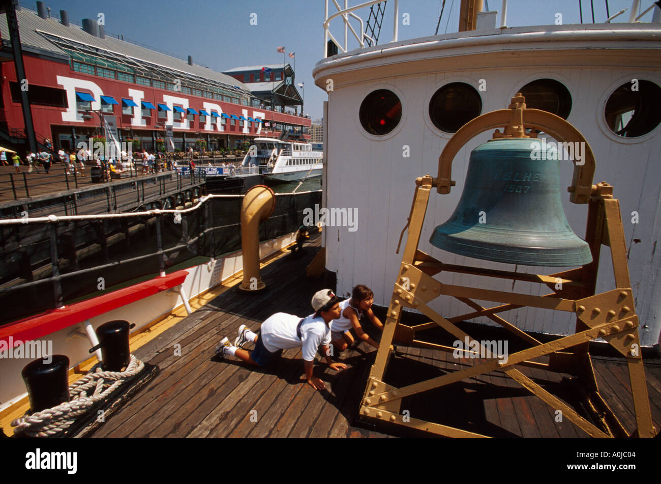 New York City, Manhattan, urban, Metropolis, South Street Seaport Floating Museum, Geschichte, Ausstellungssammlung, Verkaufssammlung anzeigen, Bildung, Stockfoto