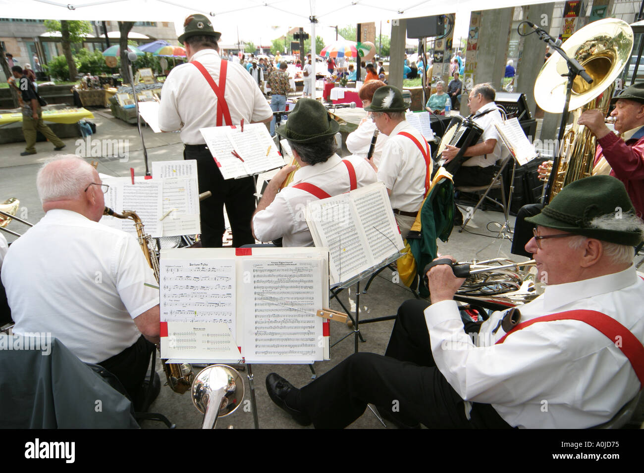 Cleveland Ohio, Market Square auf Lorain, Swinging Bavarians, deutsche Band, Musik, Unterhaltung, Performance, Show, Besucher reisen Reisetour Stockfoto