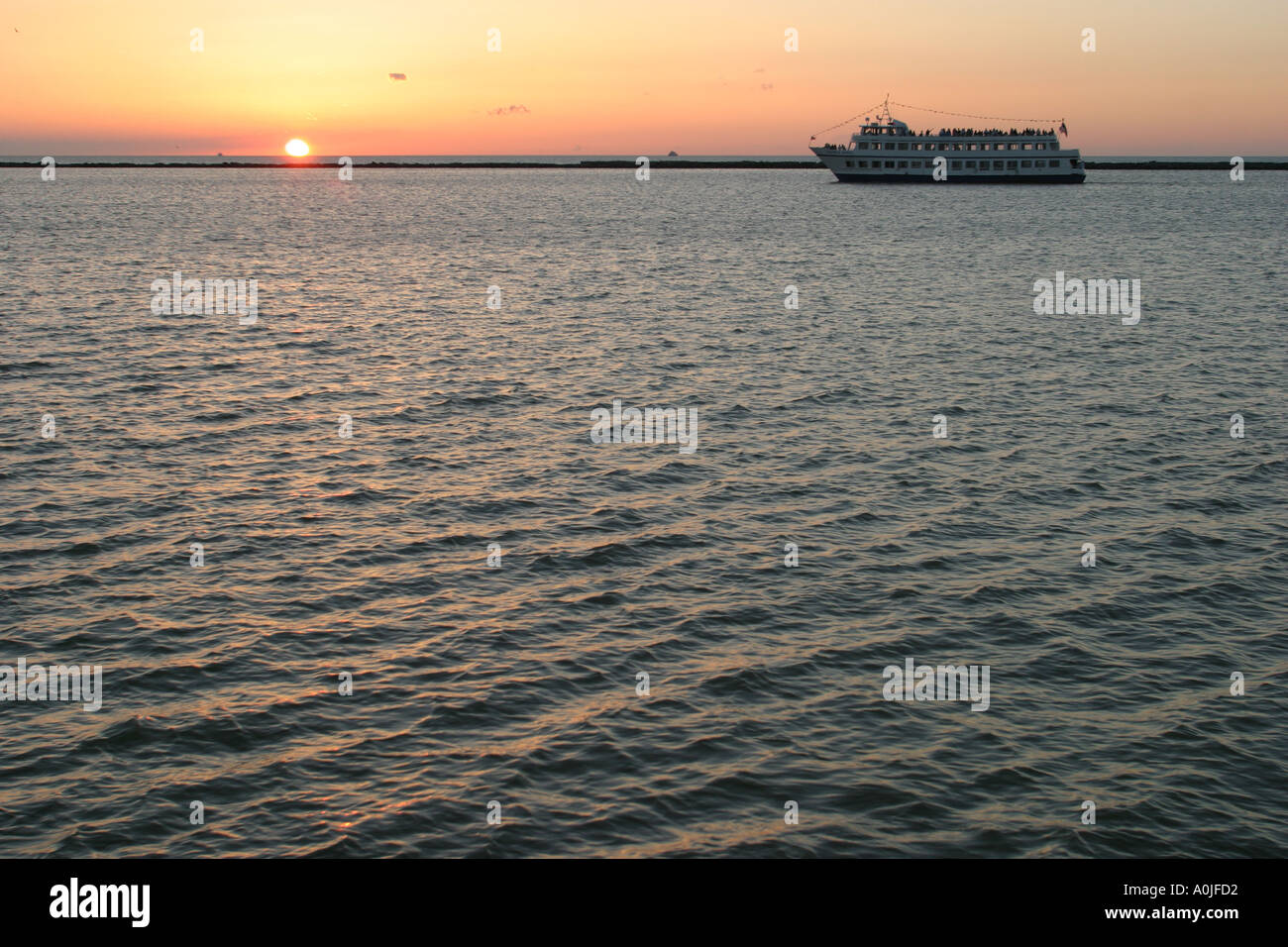 Cleveland Ohio, Lake Erie, GoodTimes Kreuzfahrt, Sonnenuntergang, Natur, Natur, Landschaft, Landschaft, landschaftlich, landschaftlich, Natur, Natur, Landschaft, Landschaft, Natur, natürlich Stockfoto