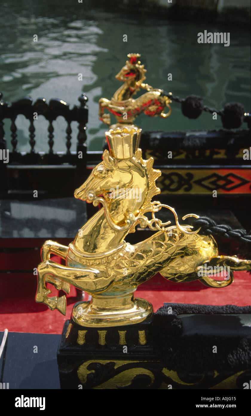 Italien Venedig Gondel goldenen Pferd Detail ornament Stockfoto