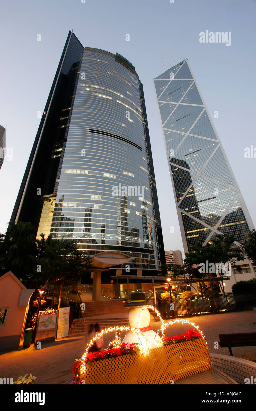 China Hong Kong Skyline Zentralbank von China, um die richtige Stadt Bank Turm links Weihnachtsbeleuchtung Stockfoto
