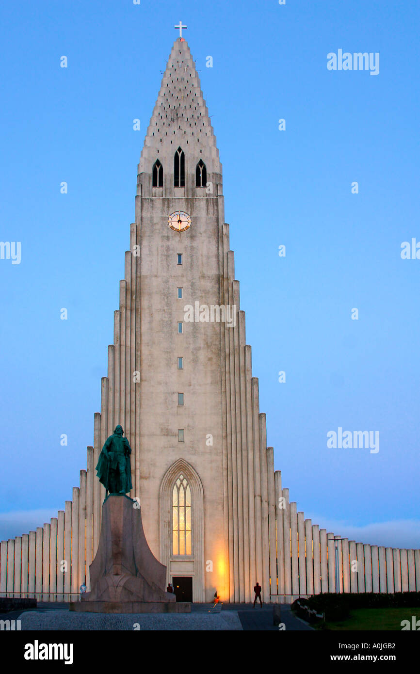 Island-Reykjavik-Hallgrimskirkja Kirche Dämmerung im Sommernachtstraum Stockfoto