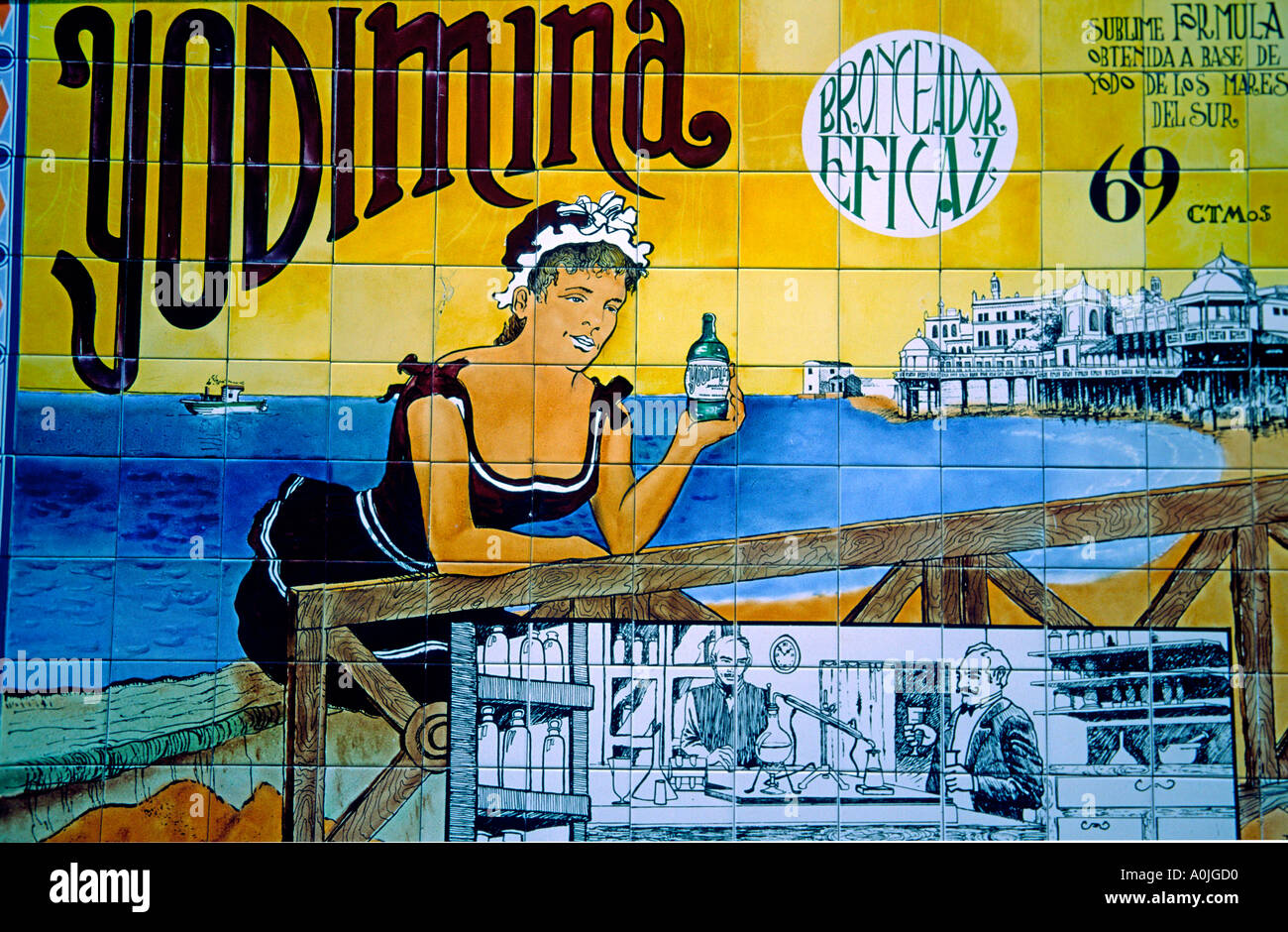 Spanien-Cadiz alte Mode Werbung für Drogerie azulejos Stockfoto