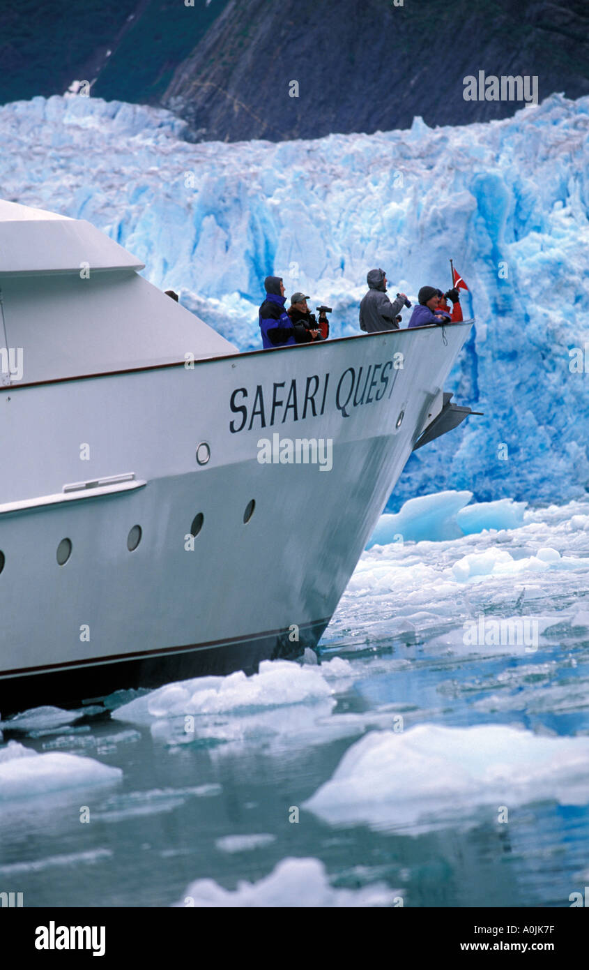 Touristen auf einer Kreuzfahrt Schiff anzeigen Sawyer Gletscher in Tracie Arm Juneau, Alaska Stockfoto