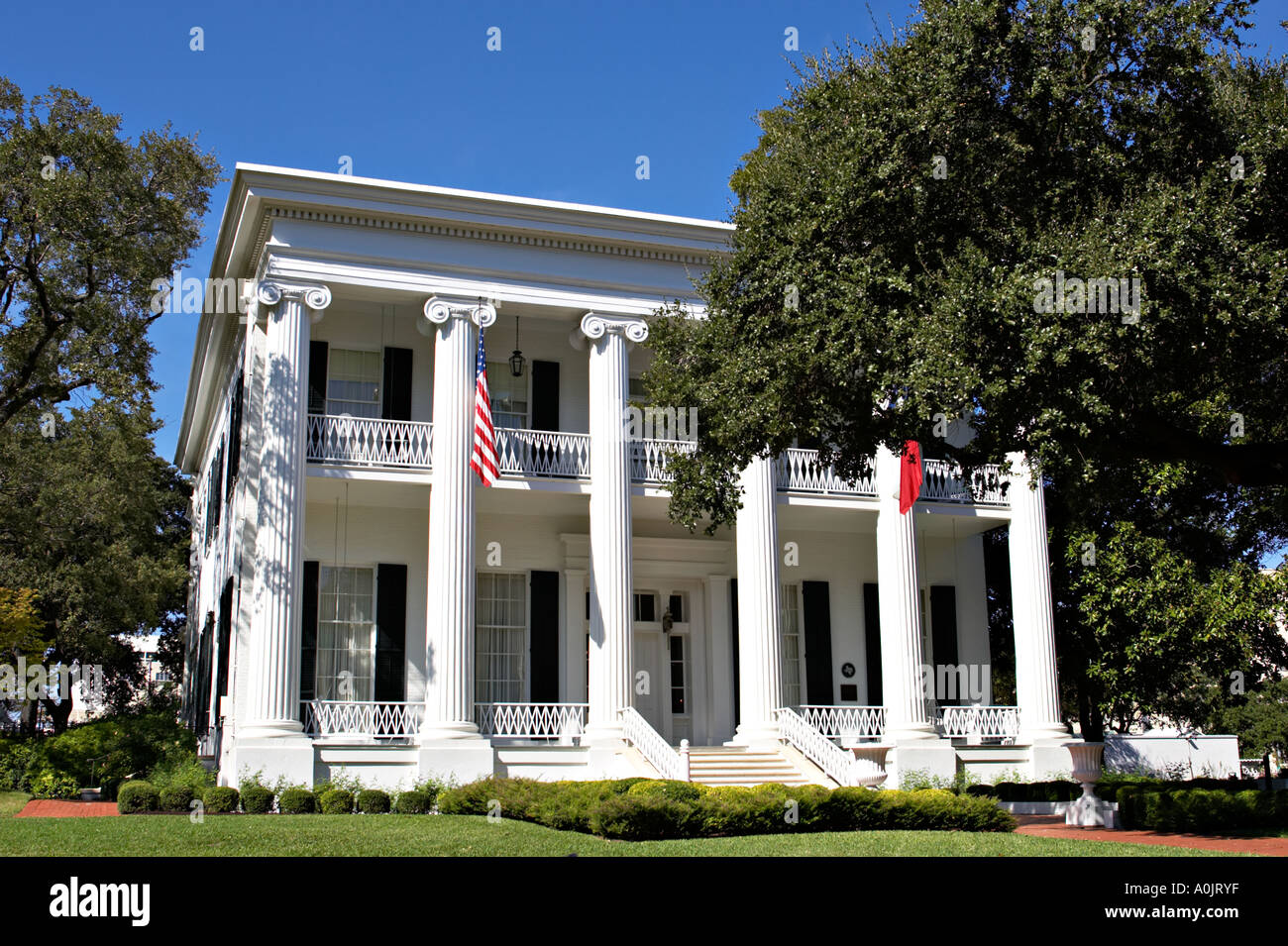 TEXAS Austin Governors Mansion Zustandkapitol Spalten weiße Gebäude gegenüber Stockfoto