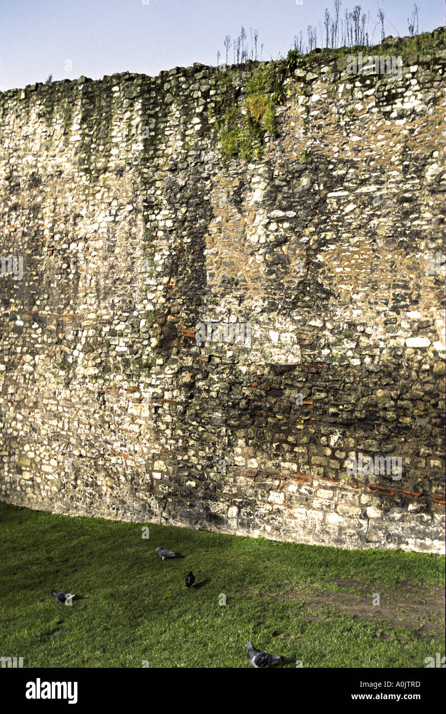 ENGLAND London City Wandabschnitt der römischen Mauer 200 n. Chr. in der Nähe von Tower of London Stockfoto