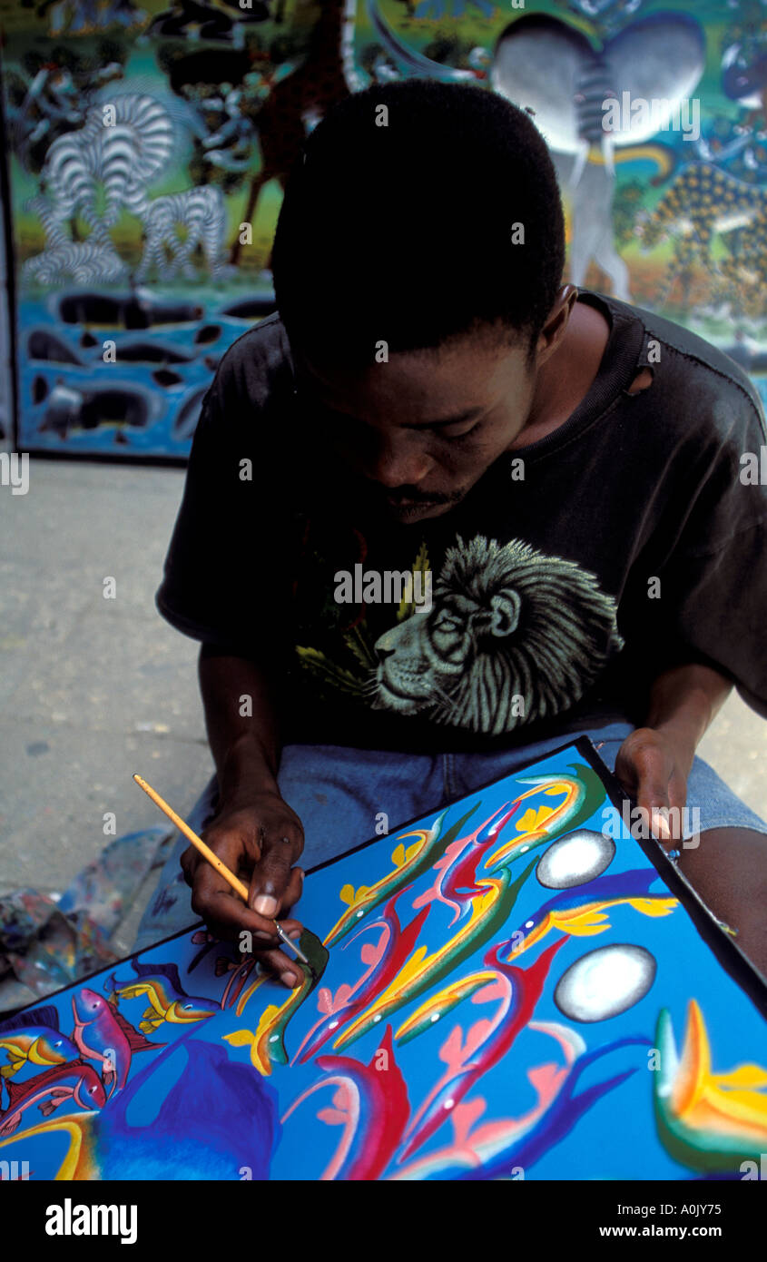 Zanzibari Künstler malt Tingatinga-Malerei Stein Stadt Sansibar Tansania Stockfoto