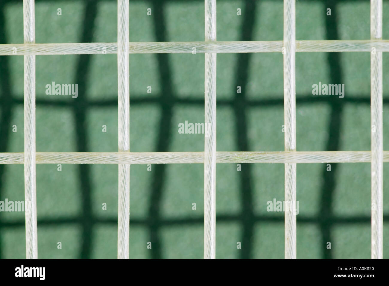 Detail der Saiten auf Tennisschläger hautnah Stockfoto