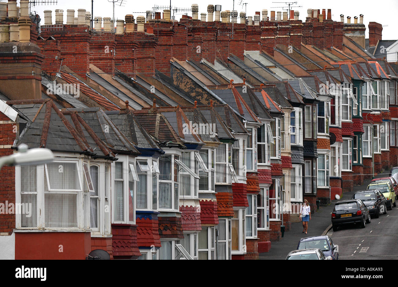 Eine Reihe von Reihenhäusern in Exeter, Devon, Immobilienpreise und Hypothekenzinsen darstellen. Stockfoto