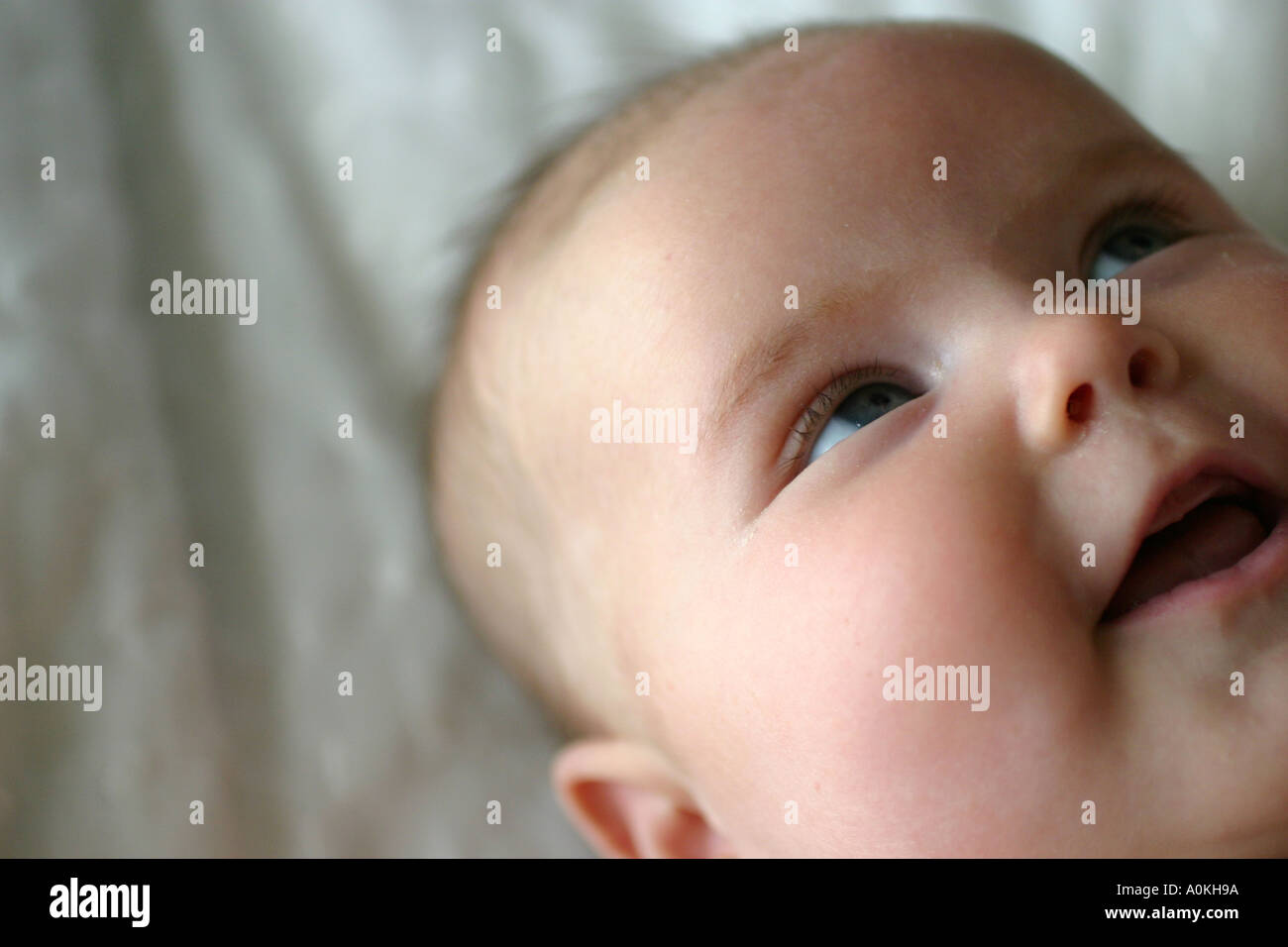 Baby lächelt Stockfoto