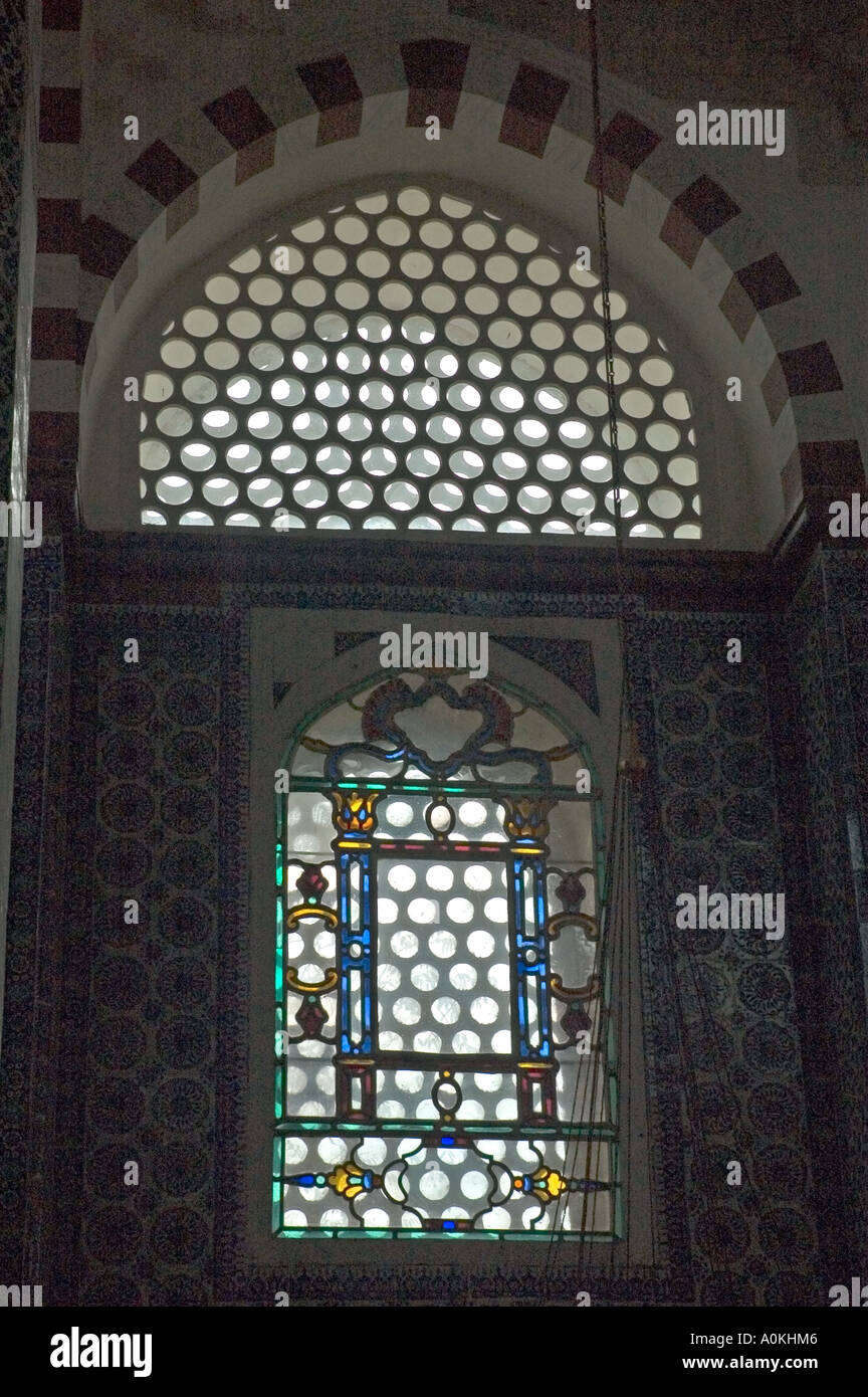 Innenwand, Fayencen aus Iznik Fliesen und Decke der Rustem Pasa Moschee, Istanbul, Türkei. DSC 7100 Stockfoto