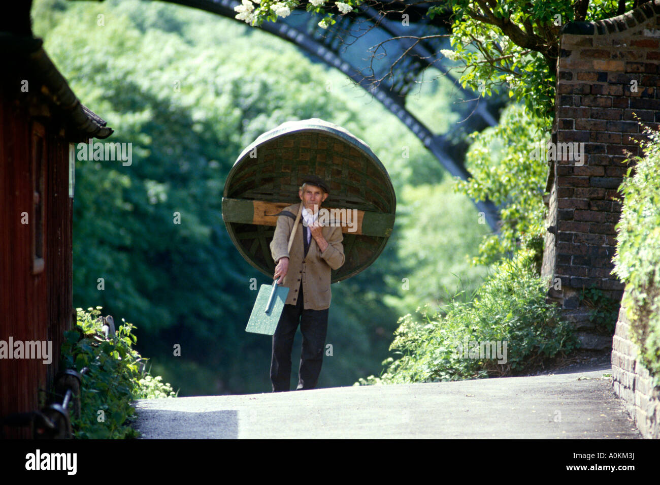 Eustace Rogers, Coracle Maker in Ironbridge nahe Telford England Stockfoto