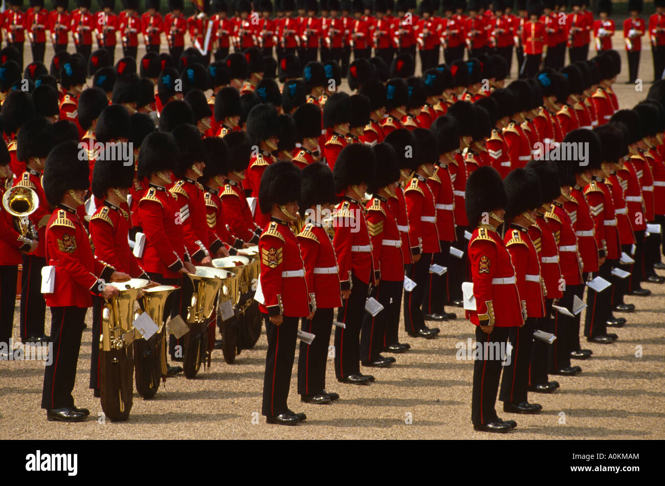 Trooping die Farbe Zeremonie die Parade vor der Königin findet im Juni jedes Jahr in London Stockfoto