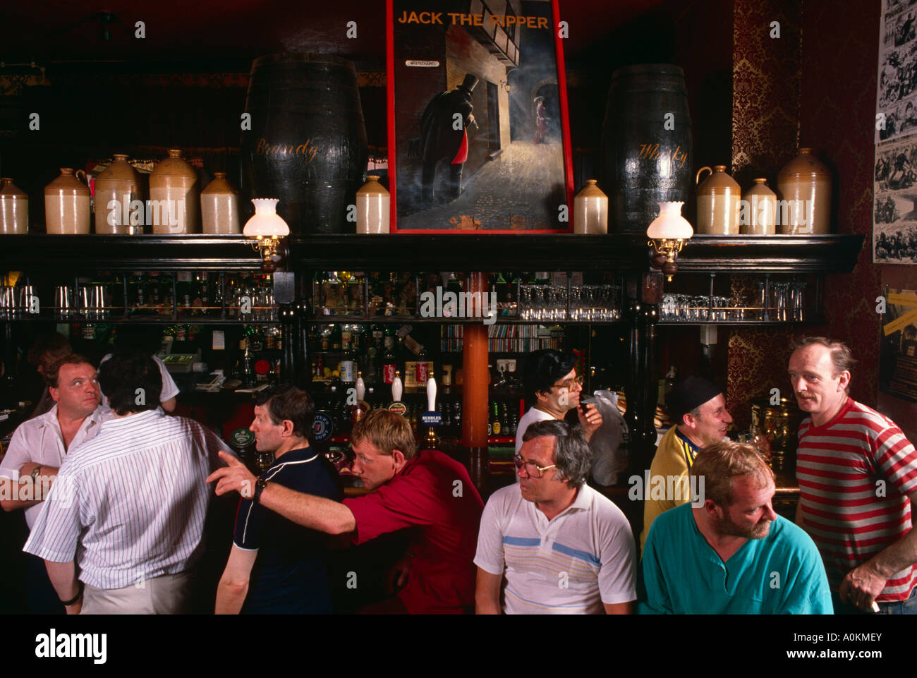 Innenraum des zehn Glocken Pub in Spitalfields, London UK Stockfoto